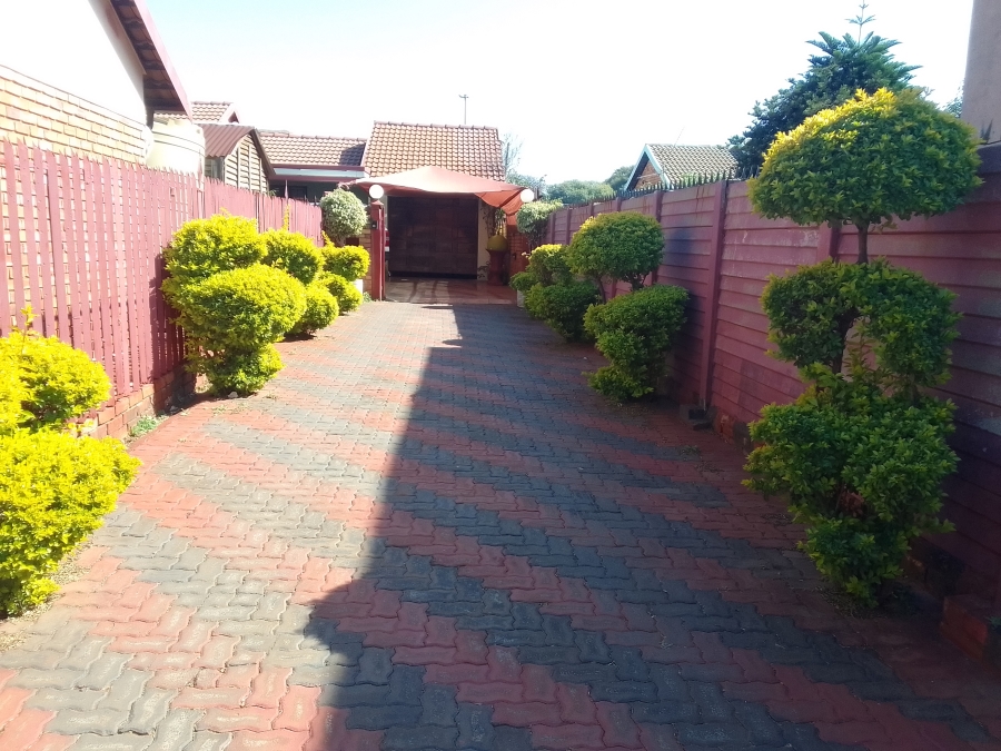 3 Bedroom Property for Sale in Geelhoutpark North West